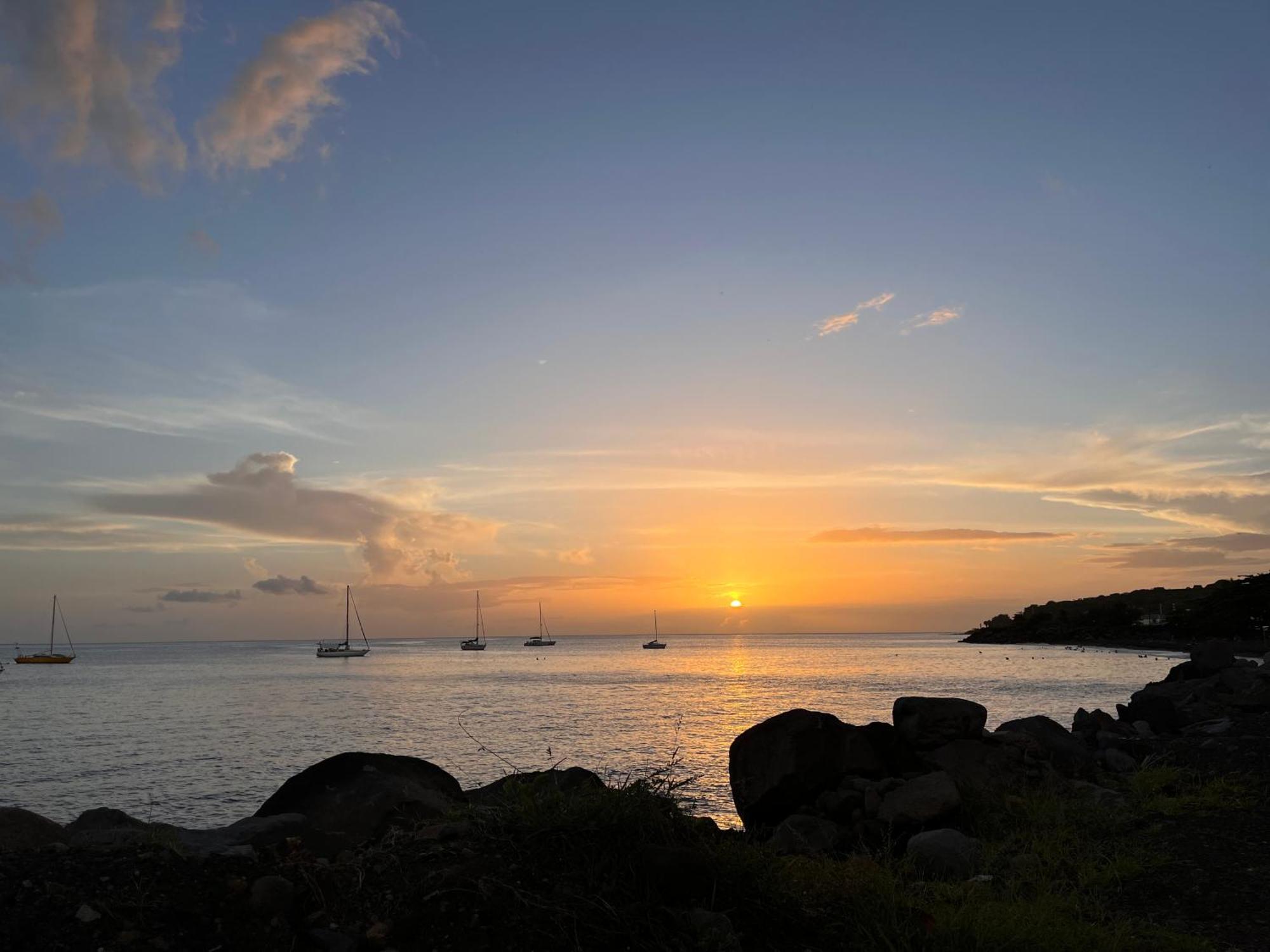 Tropical Golden, Vue Mer Et Plage A 5 Min A Pied グルベイル エクステリア 写真